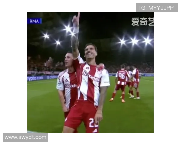 赛中意外受伤仍坚持作战,突破传球毫不含糊,拼到比赛结束,硬汉本色尽显 赛中意外受伤仍坚持作战,突破传球毫不含糊,拼到比赛结束,硬汉本色尽显